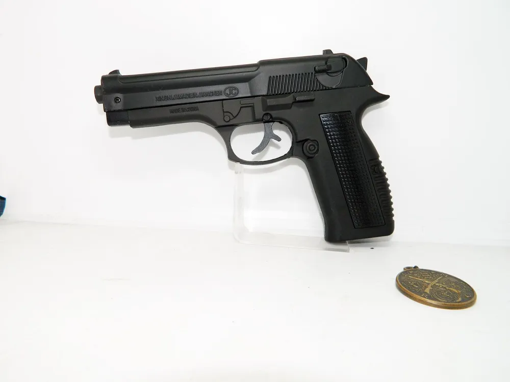 Пистолет зажигалка - Beretta черный