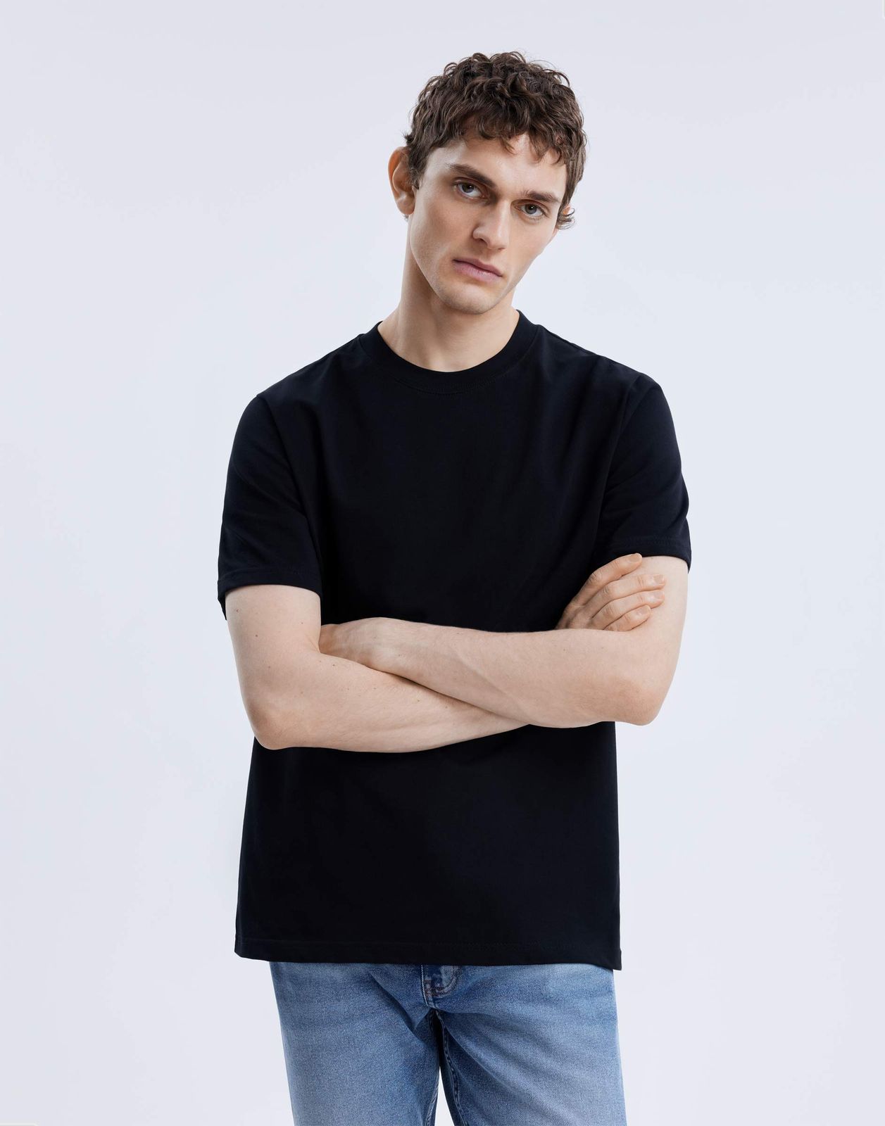

Футболка мужская Gloria Jeans BKT016787 черный M/182, BKT016787
