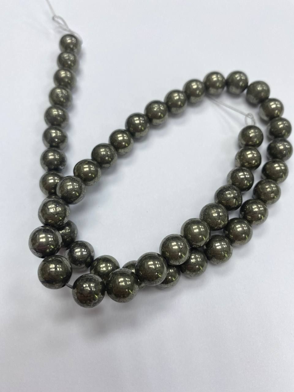 

Бусины из пирита шарик 8 мм, длина нити 38 см, 46 бусин beads14, Серебристый, beads14