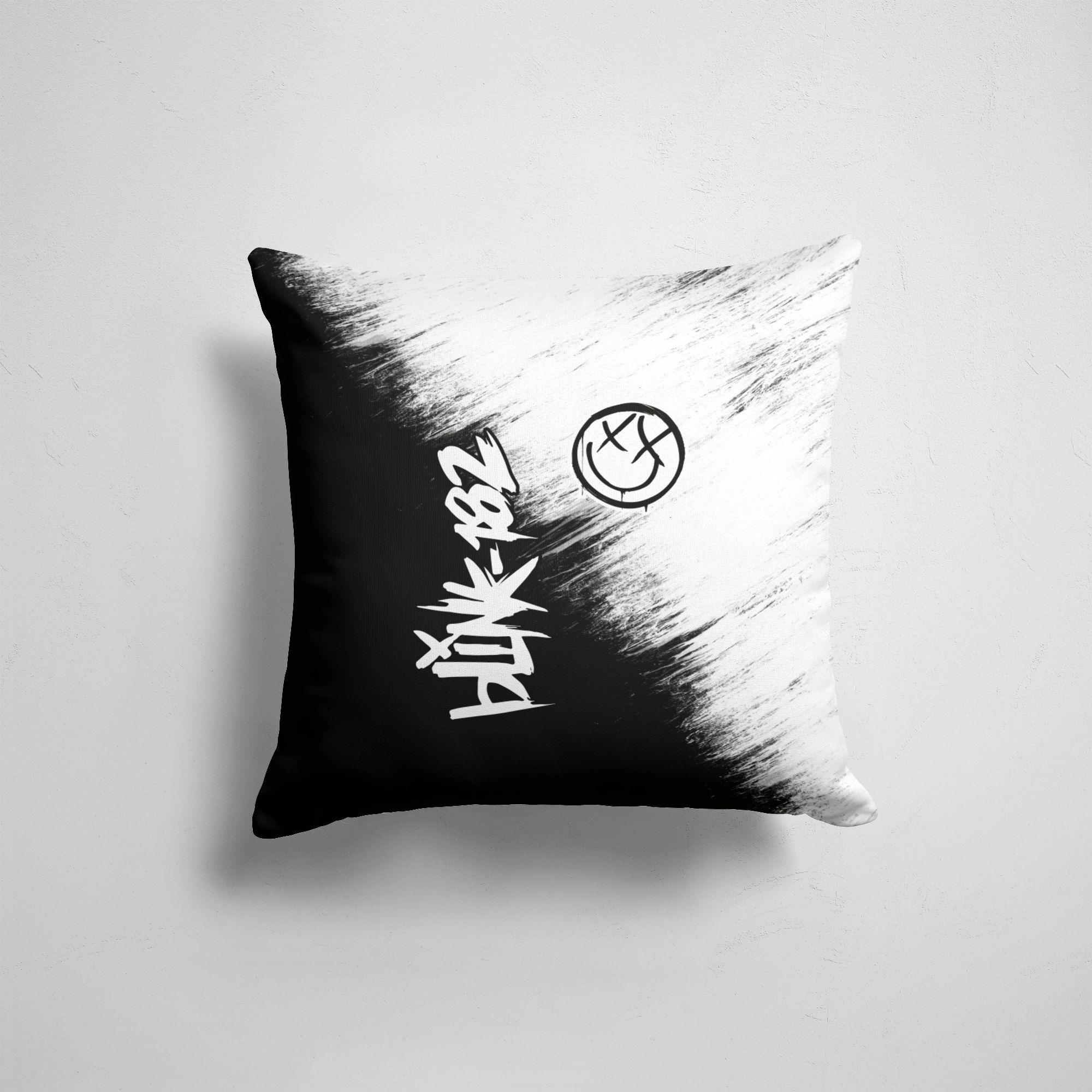 

Подушка декоративная 45х45см Рок Blink 182 2, Разноцветный