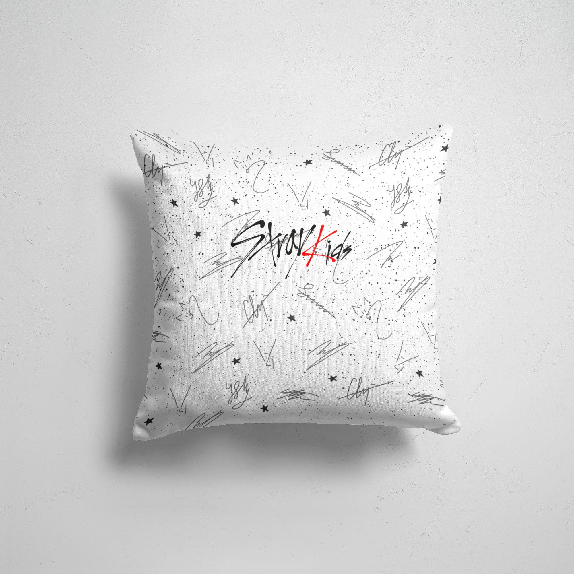 

Подушка декоративная 45х45см K pop Stray Kids АВТОГРАФЫ, Разноцветный