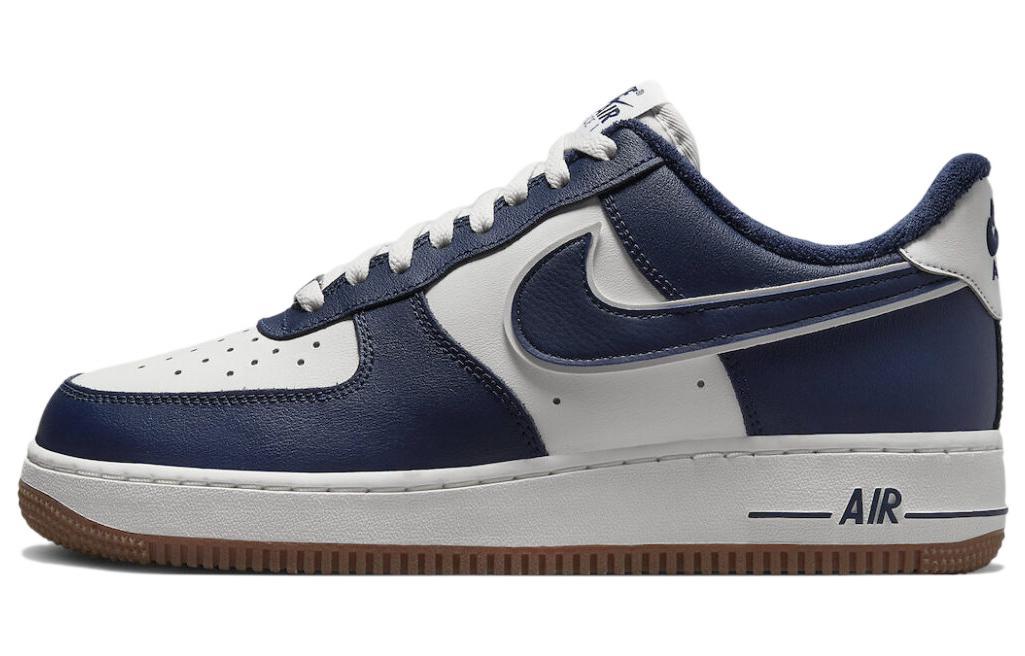 

Кеды унисекс Nike Air Force 1 Low college pack белые 40 EU, Белый, Air Force 1 Low college pack