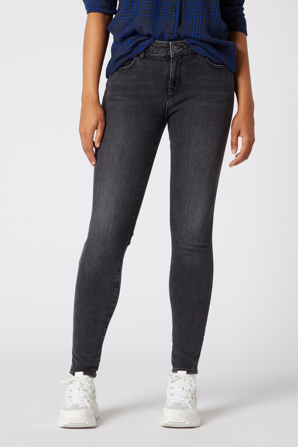 

Джинсы женские Wrangler W28KJF21R черные 29/32, W28KJF21R