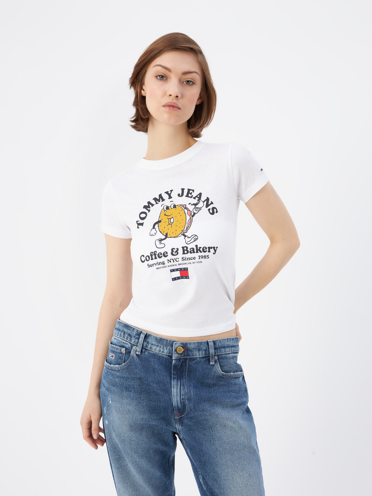 Футболка женская Tommy Jeans DW0DW13728YBR белая, размер XS