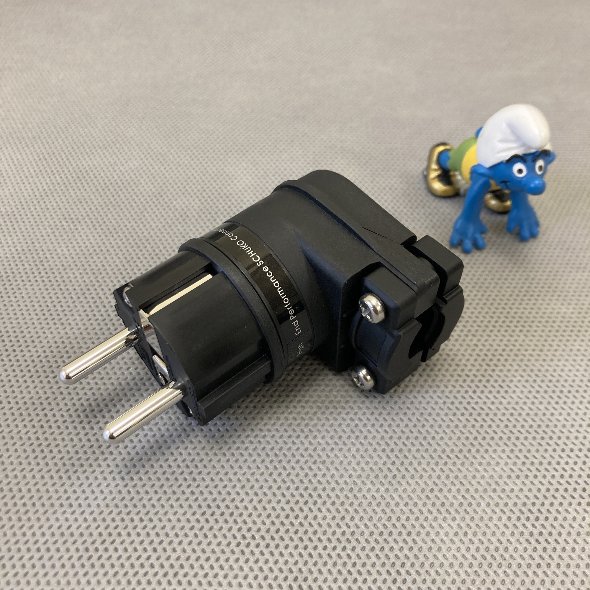 

Разъем EU Schuko Furutech FI-E12L(R), FI-E12L(R)