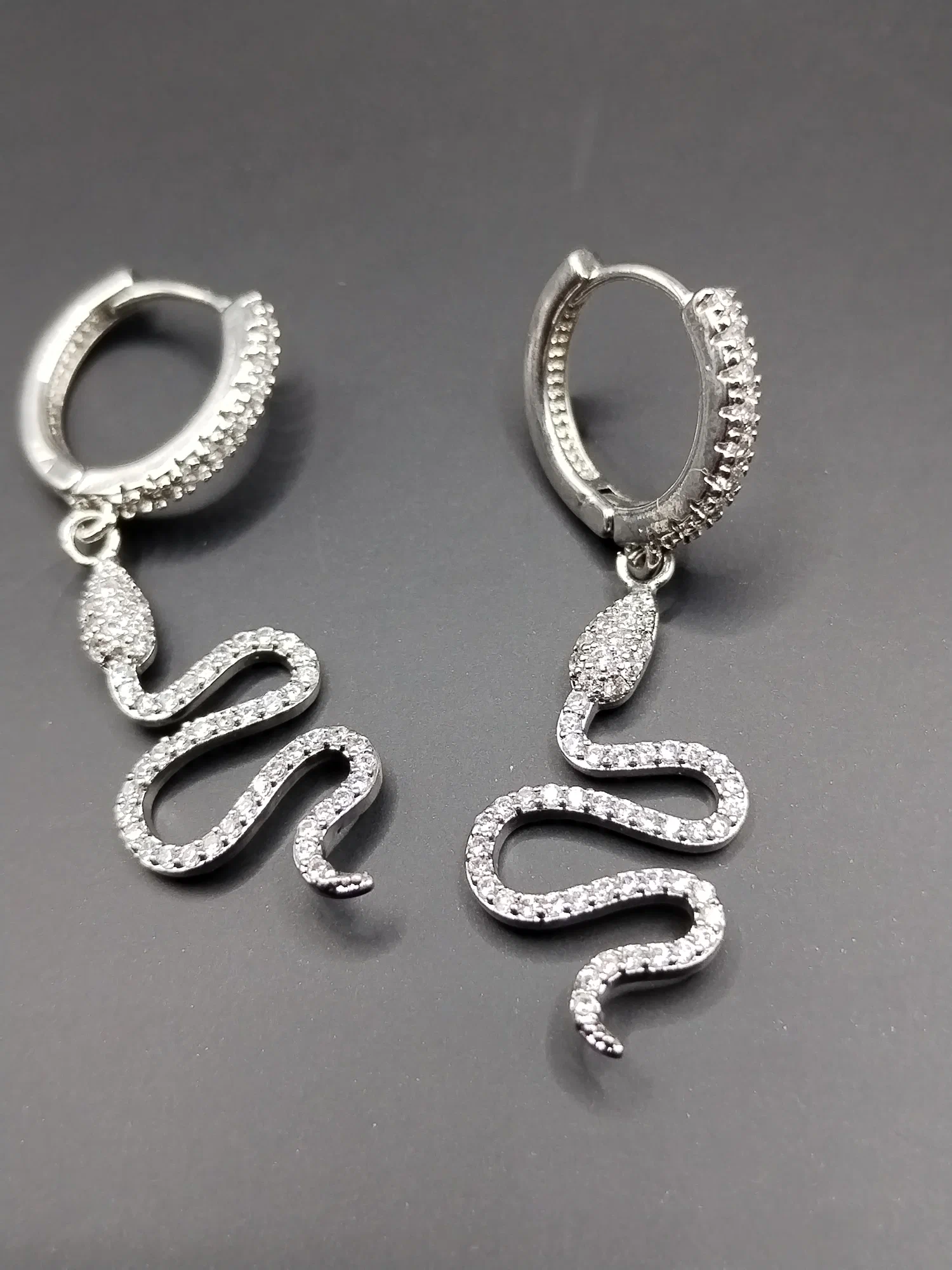 

Серьги подвески из бижутерного сплава NoBrand S2, стразы, S2