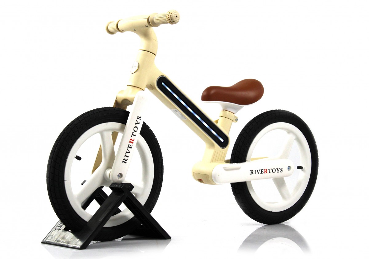 Детский беговел RiverToys HB-003 бежевый