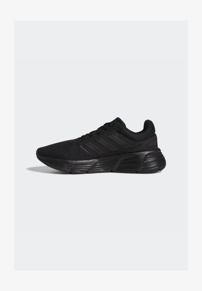

Кроссовки женские Adidas AD541A239 черные 42 2/3 EU, Черный, AD541A239