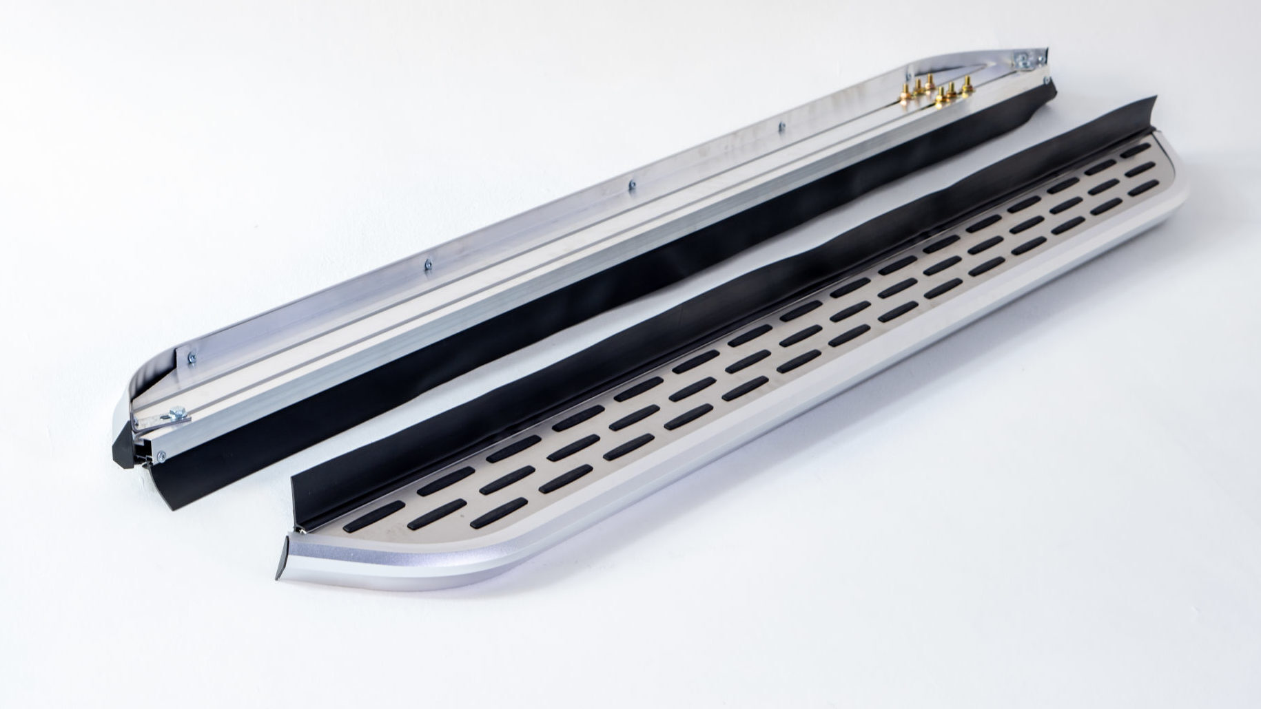 

Алюм пороги подножки с нерж площ для Volkswagen Amarok (Фольксваген Амарок) 2010-2021