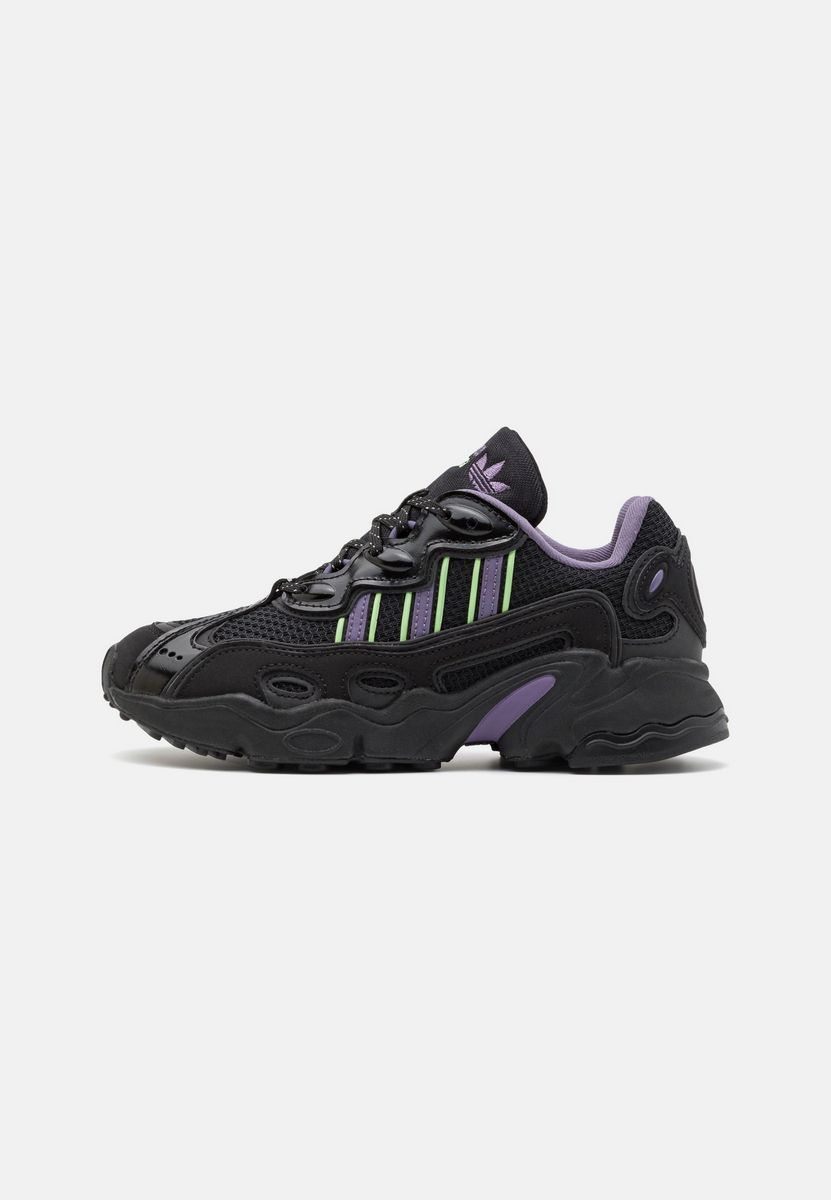 

Кроссовки женские Adidas AD111A2H8 черные 36 2/3 EU, Черный, AD111A2H8