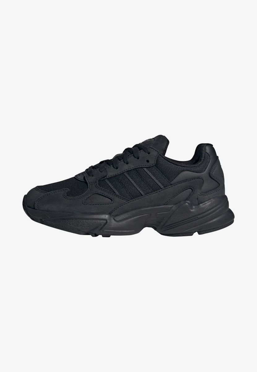 

Кроссовки женские Adidas AD111A2BJ черные 36 2/3 EU, Черный, AD111A2BJ