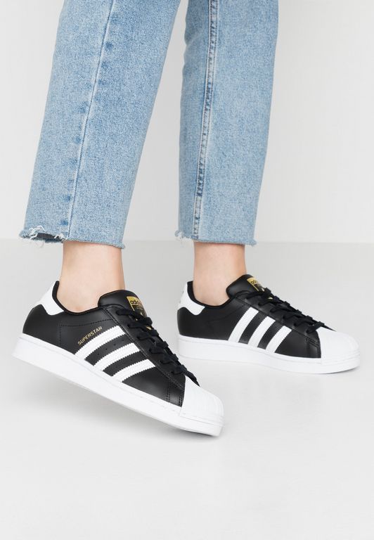 

Кроссовки женские Adidas AD111A0YX черные 36 2/3 EU, Черный, AD111A0YX