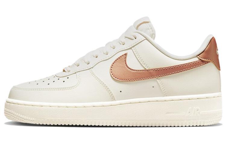

Кеды унисекс Nike Air Force 1 Low '07 белые 38.5 EU, Белый, Air Force 1 Low '07