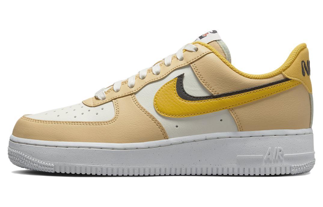 

Кеды унисекс Nike Air Force 1 Low 82 белые 40 EU, Белый, Air Force 1 Low 82