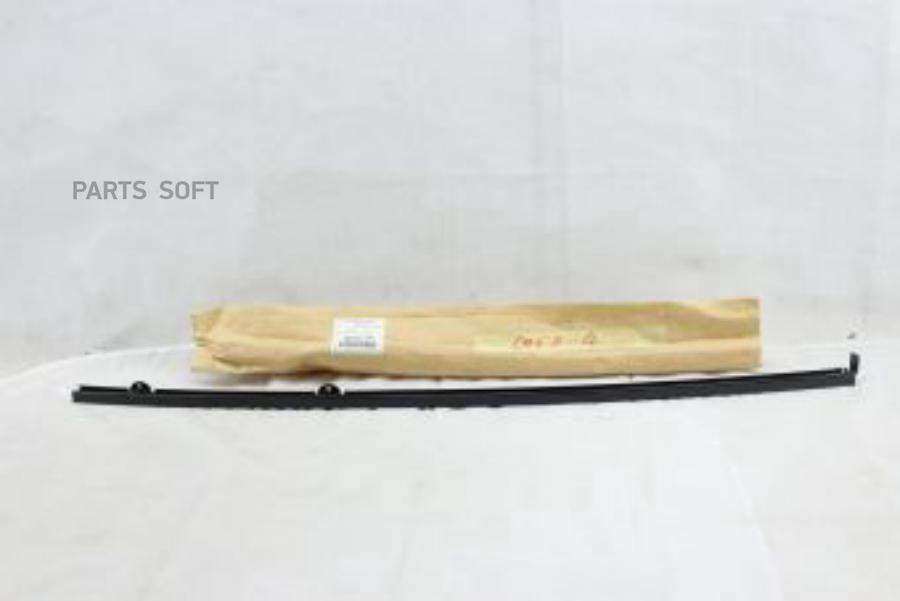 

Рамка окна задней правой двери центр