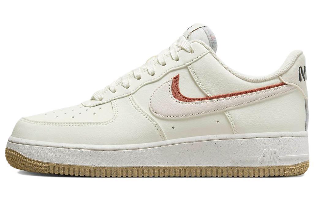 

Кеды унисекс Nike Air Force 1 Low 82 белые 35.5 EU, Белый, Air Force 1 Low 82