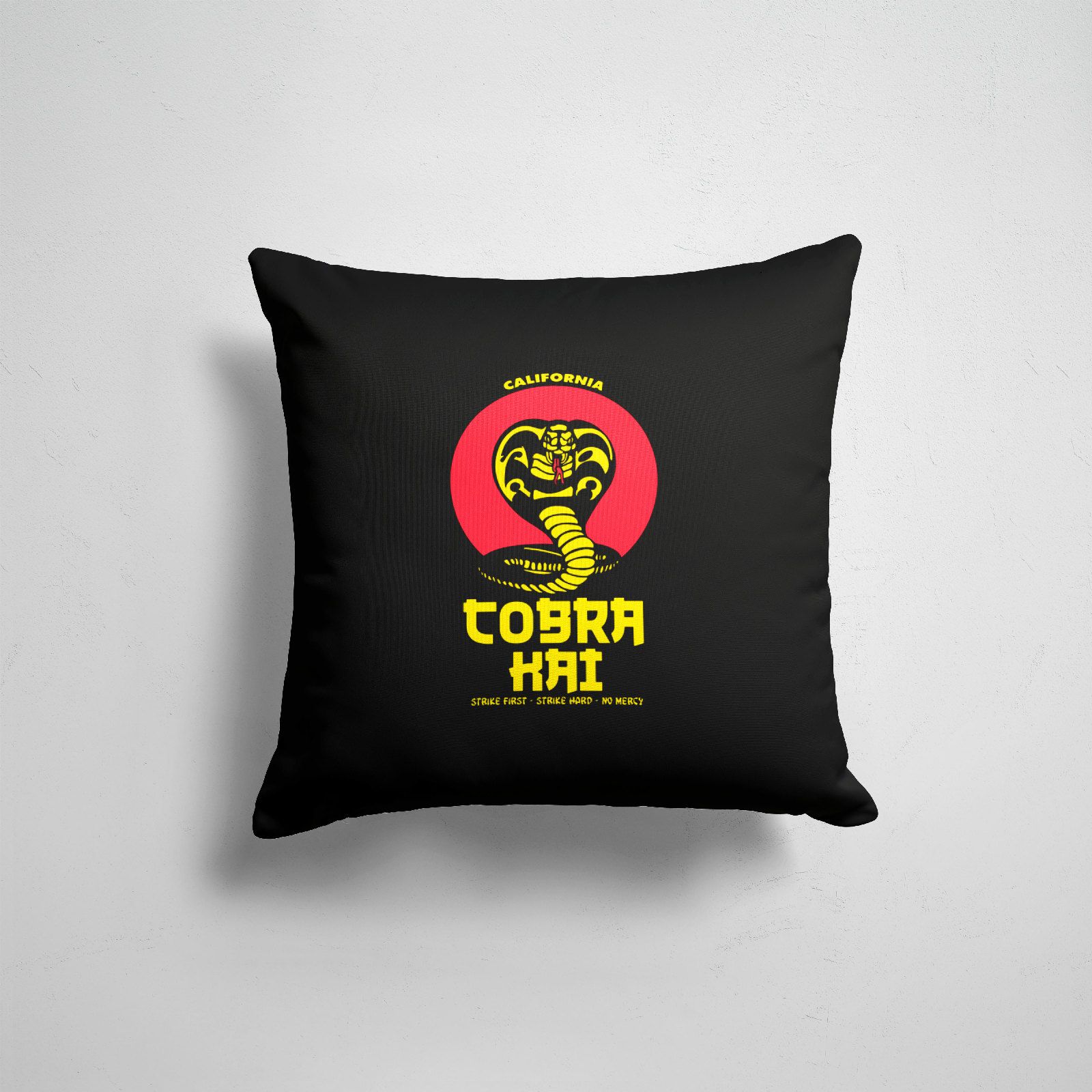 

Подушка декоративная 45х45см Сериалы Кобра Кай Cobra Kai California, Разноцветный