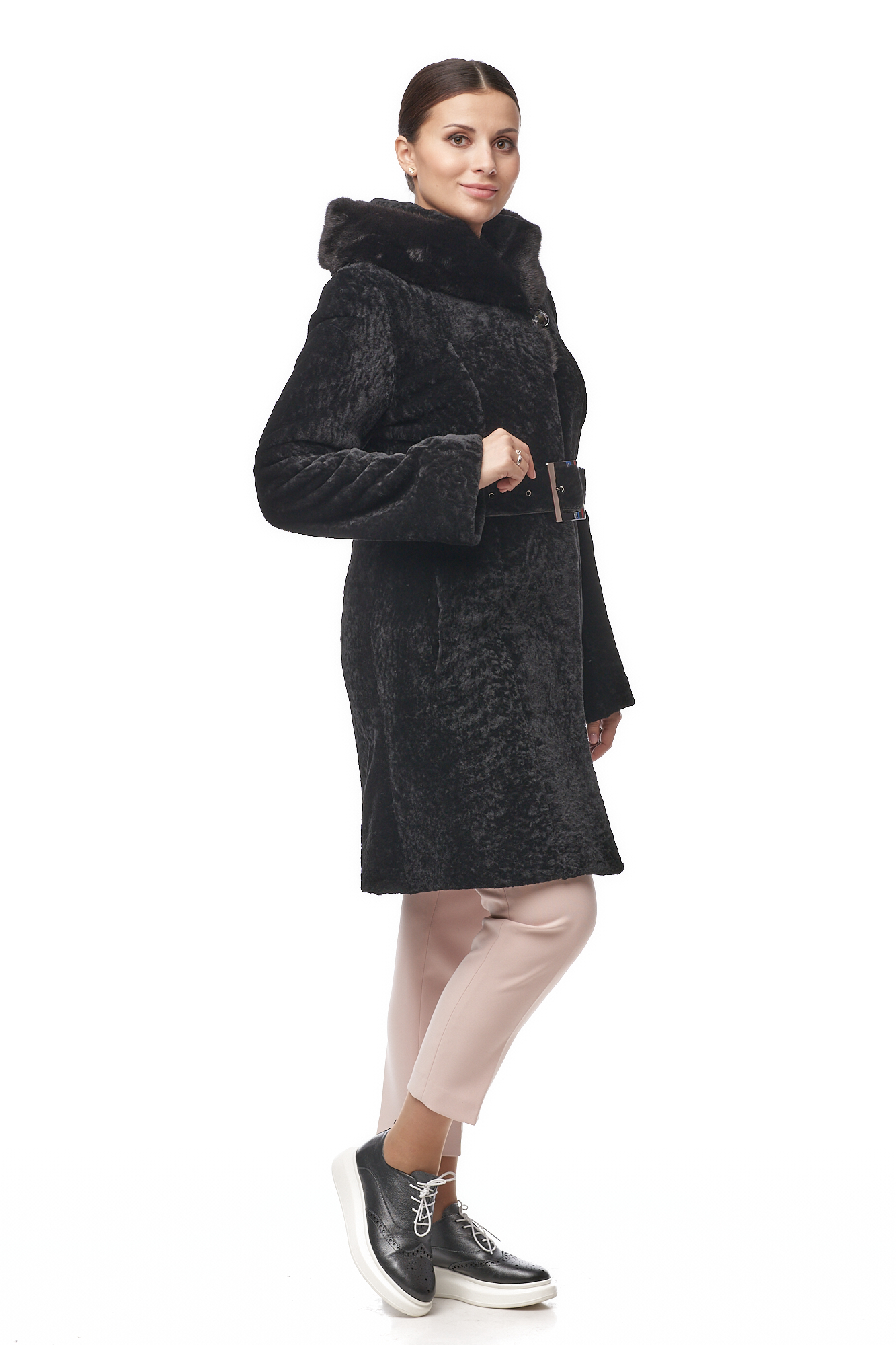 

Шуба женская МОСМЕХА 8010302 черная 48 RU, Черный, 8010302