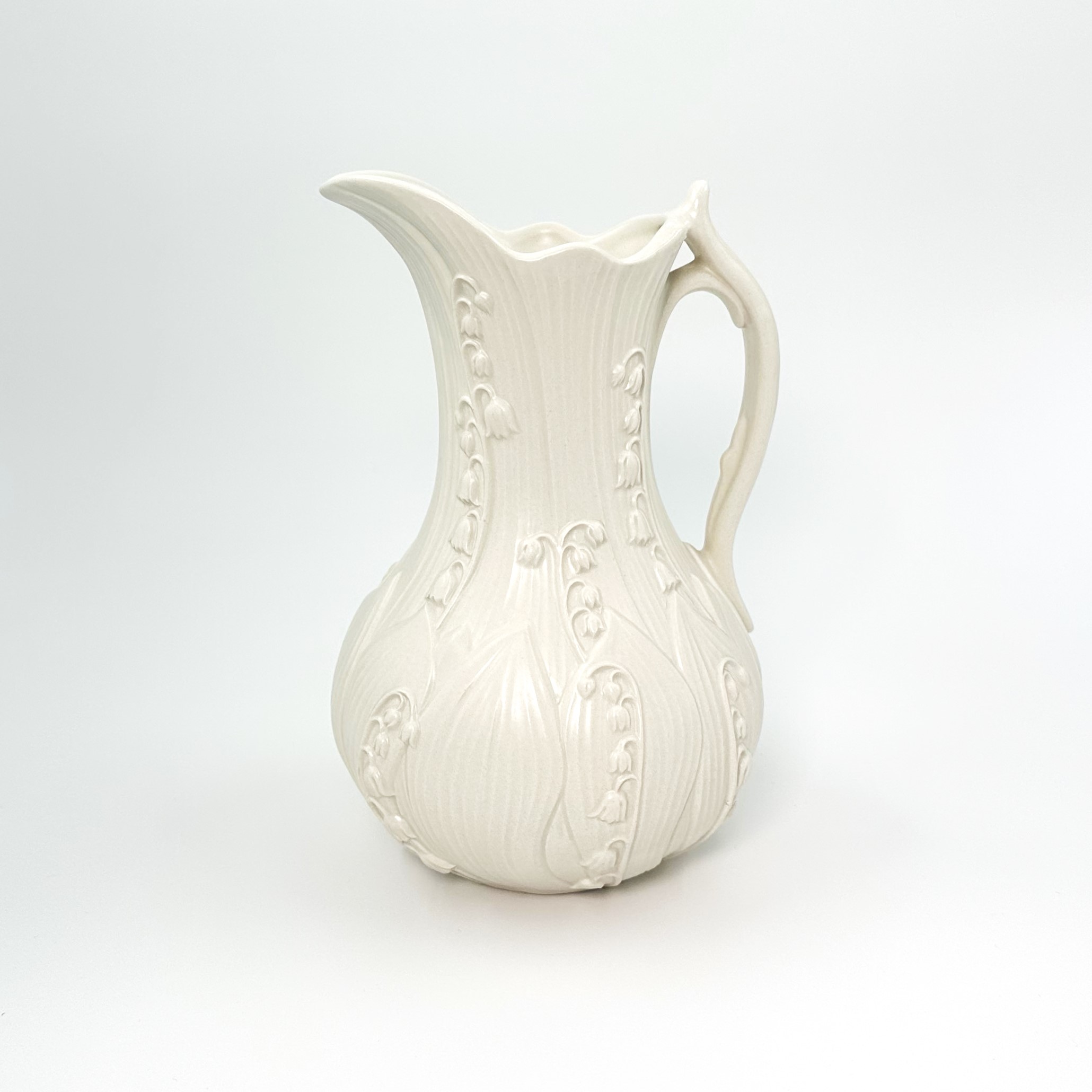 

Статуэтка CERAMICHE DARTE Кувшин Листья Лилии матовый белый BRO009M, 22х15 см, 22х15 см