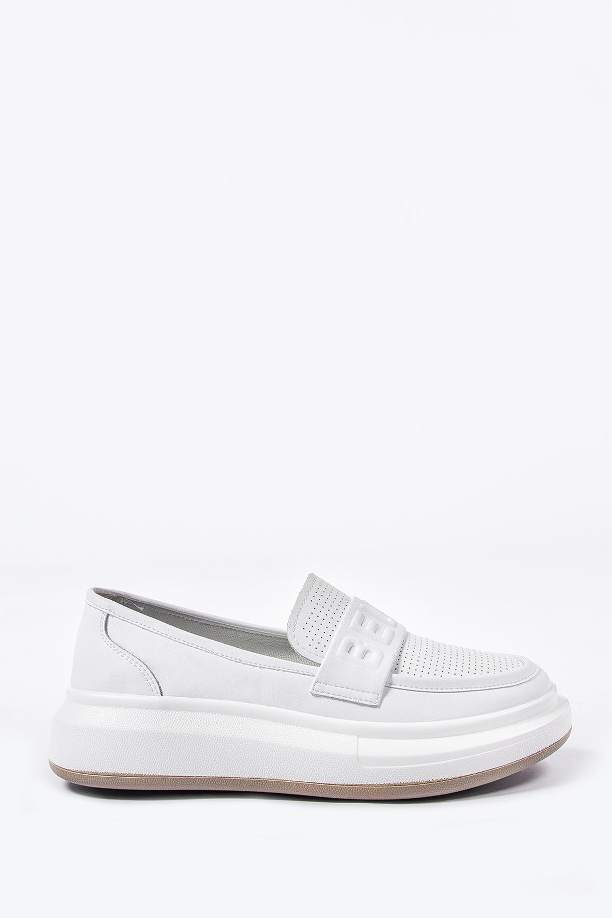 

Лоферы женские Tofa 150256 белые 37 RU, Белый, 150256