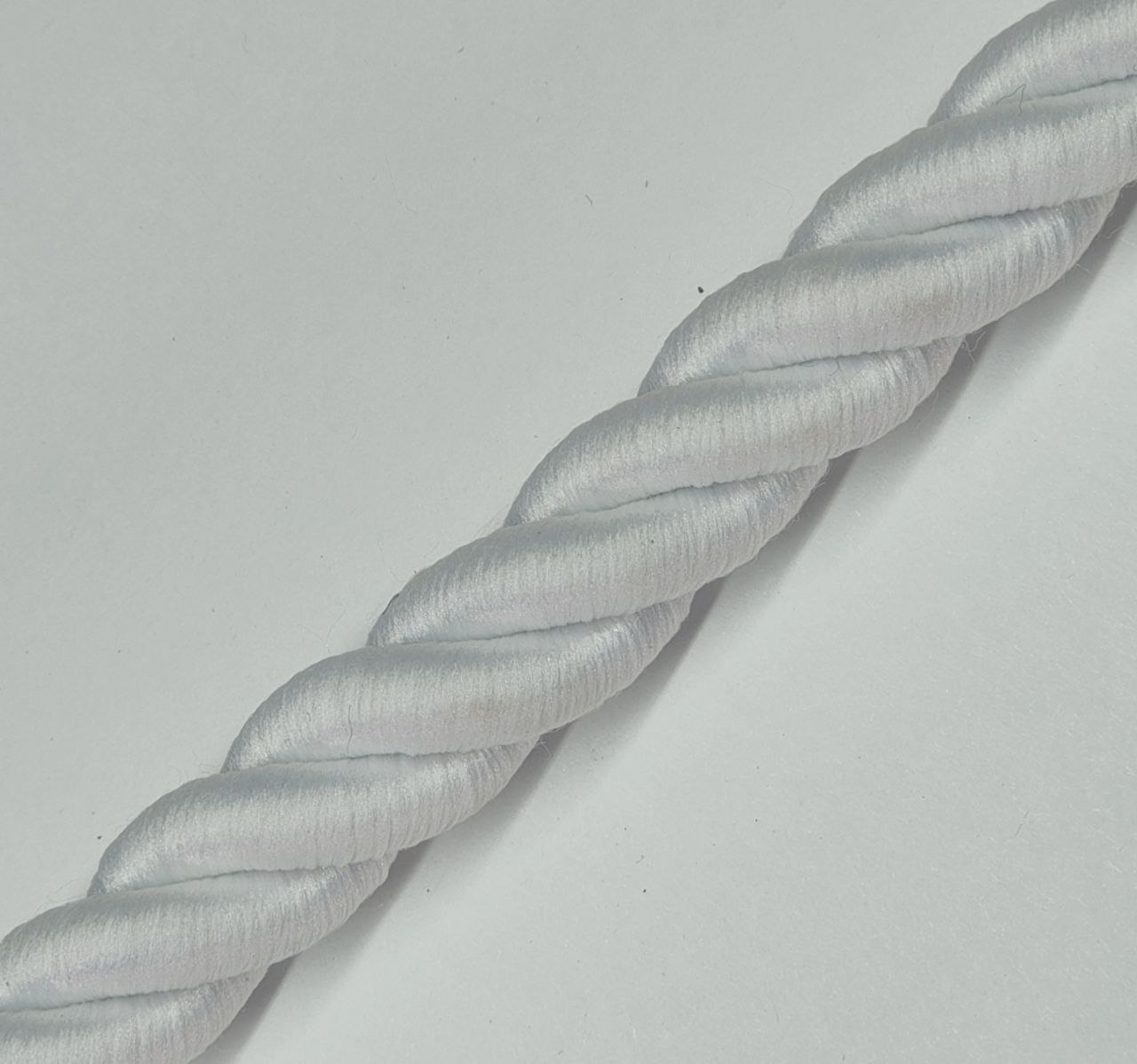 

Шнур декоративный idealtex 15Ш-36-0.0м, длина 36 м, диаметр 15 мм, Белый, 15ш0.0м