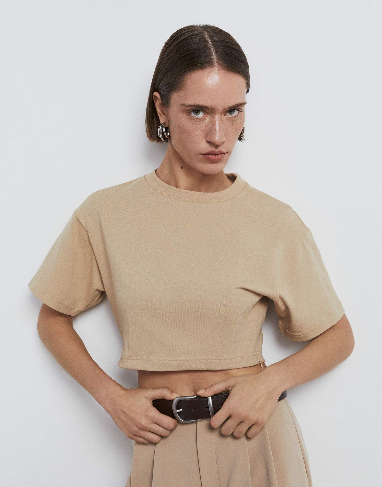 

Футболка женская Gloria Jeans GKT023095 бежевый S/170, GKT023095