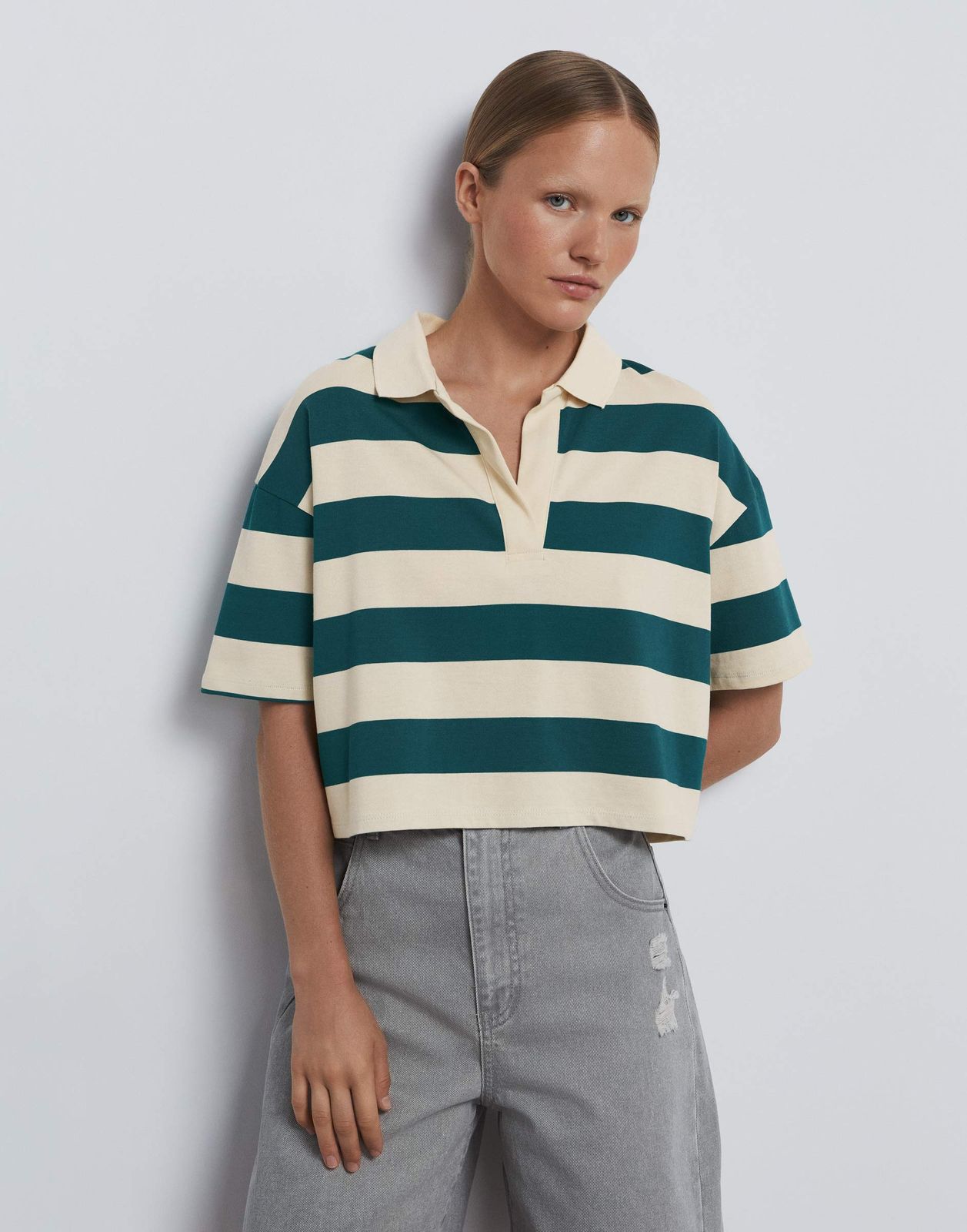 

Футболка женская Gloria Jeans GKT021646 молочный/зеленый XXS/158, GKT021646