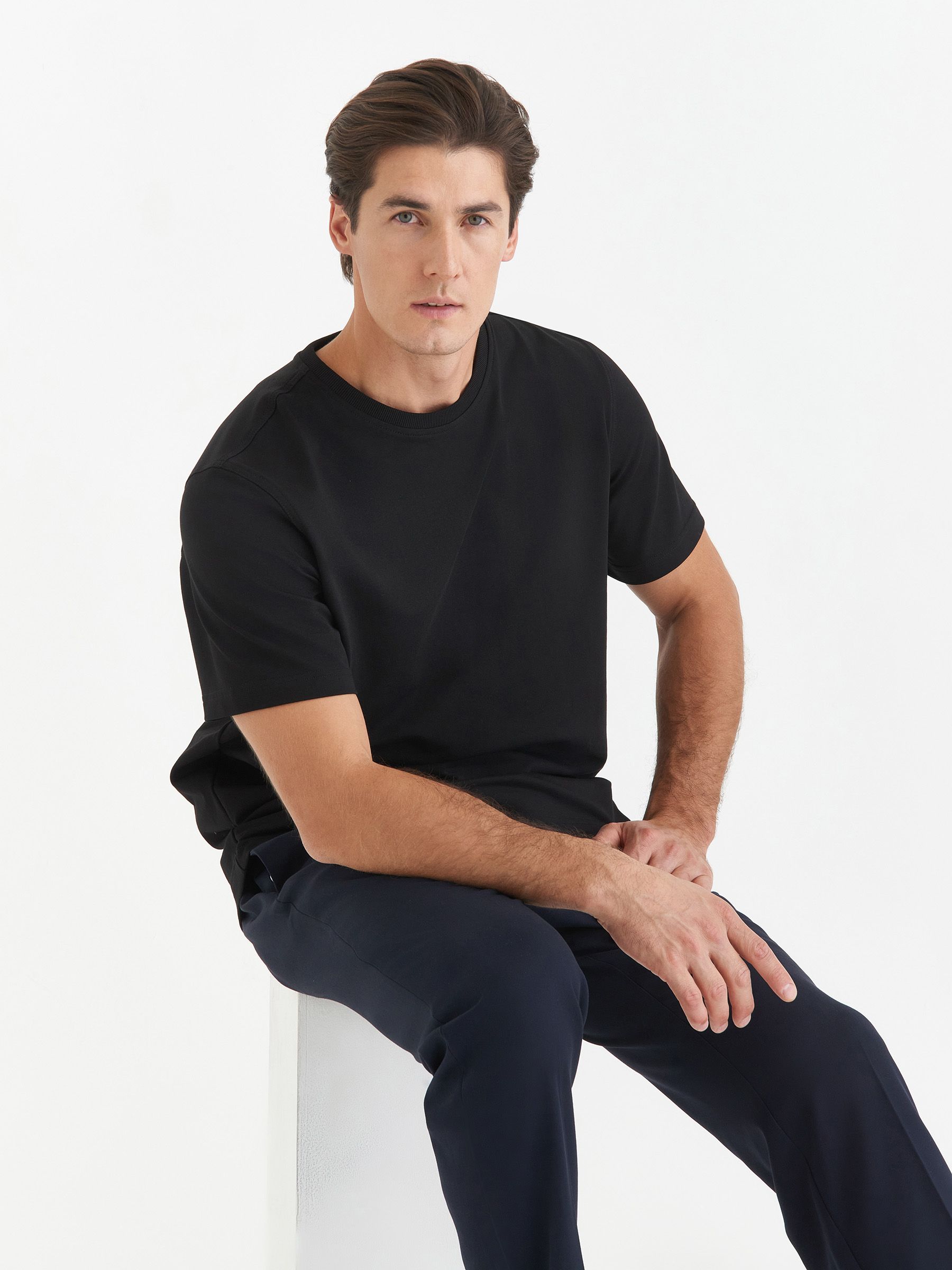 

Футболка мужская SMLXL wear U-база монохром черная 4XL, Черный, U-база монохром