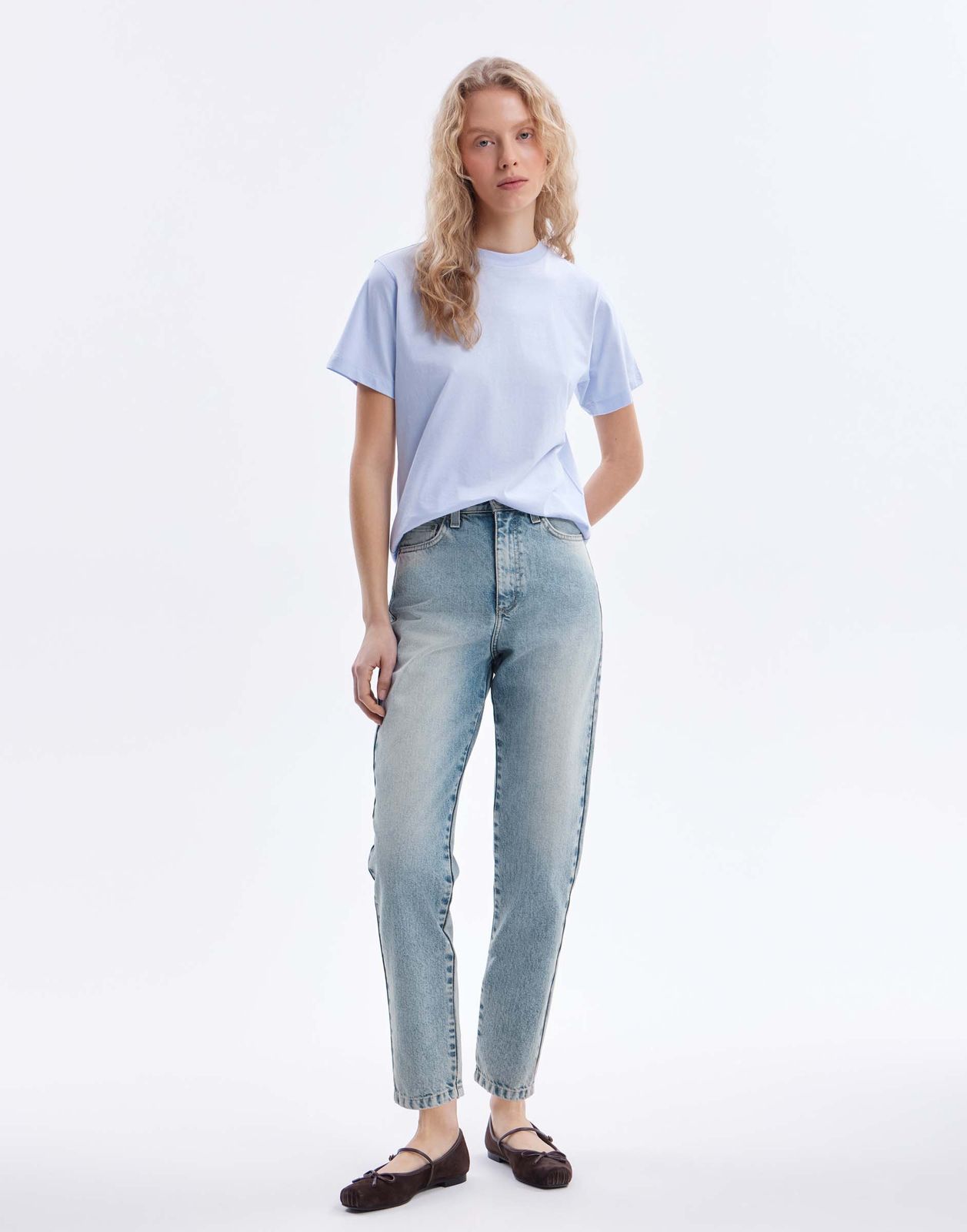

Джинсы женские Gloria Jeans GJN036195 синий /медиум-лайт овердайт/ 38/158, GJN036195