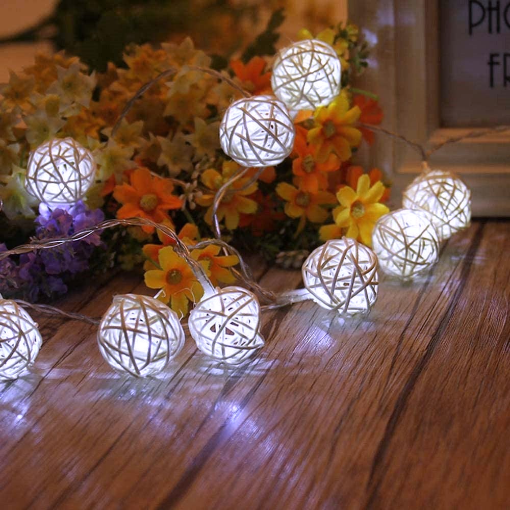 фото Световая гирлянда новогодняя qvatra rattan led balls шары ротанговые 5 м белый холодный