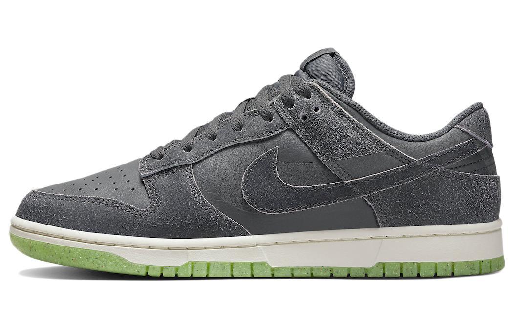 

Кеды унисекс Nike Dunk Low prm halloween серые 44.5 EU, Серый, Dunk Low prm halloween