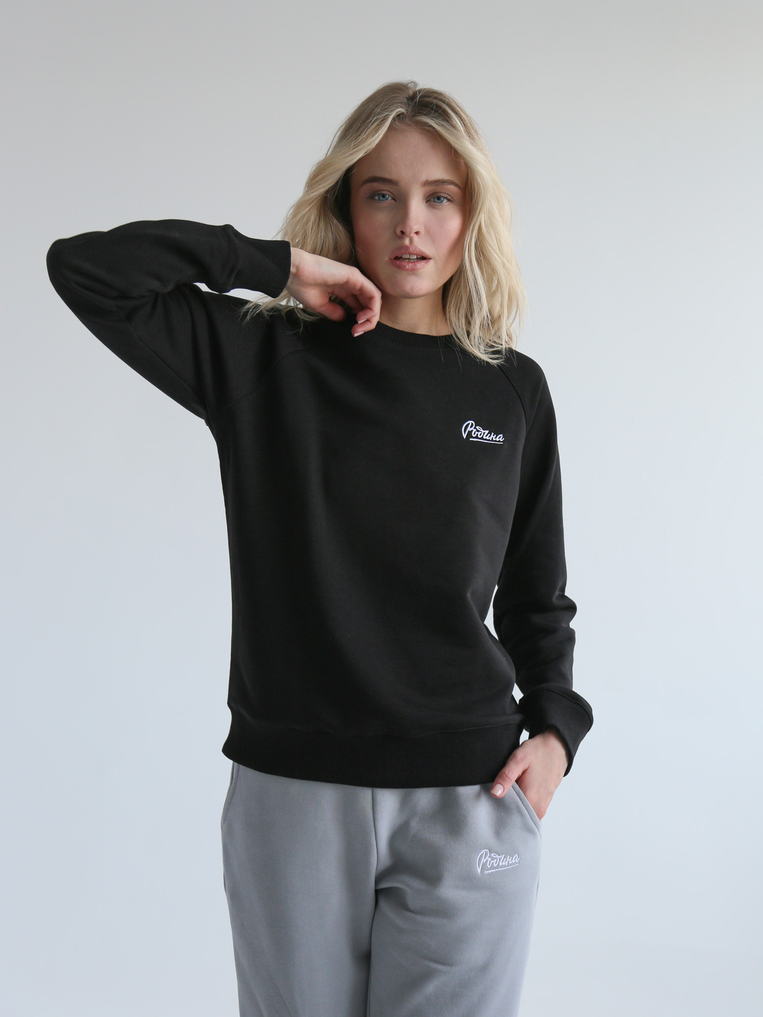 

Свитшот женский Родина SWT_W-BASE2020-001 черный L, SWT_W-BASE2020-001