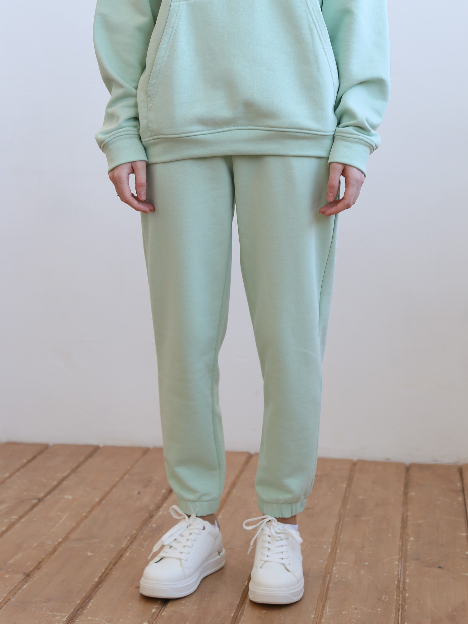 

Спортивные брюки женские Родина PNT_W-OVRSIZED-003 зеленые XS, PNT_W-OVRSIZED-003