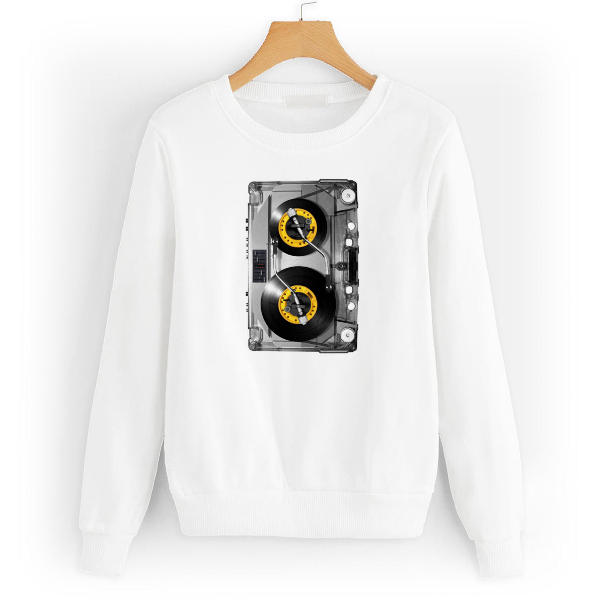 

Свитшот белый CoolPodarok Касета магнитофон пластинки, 2W015685