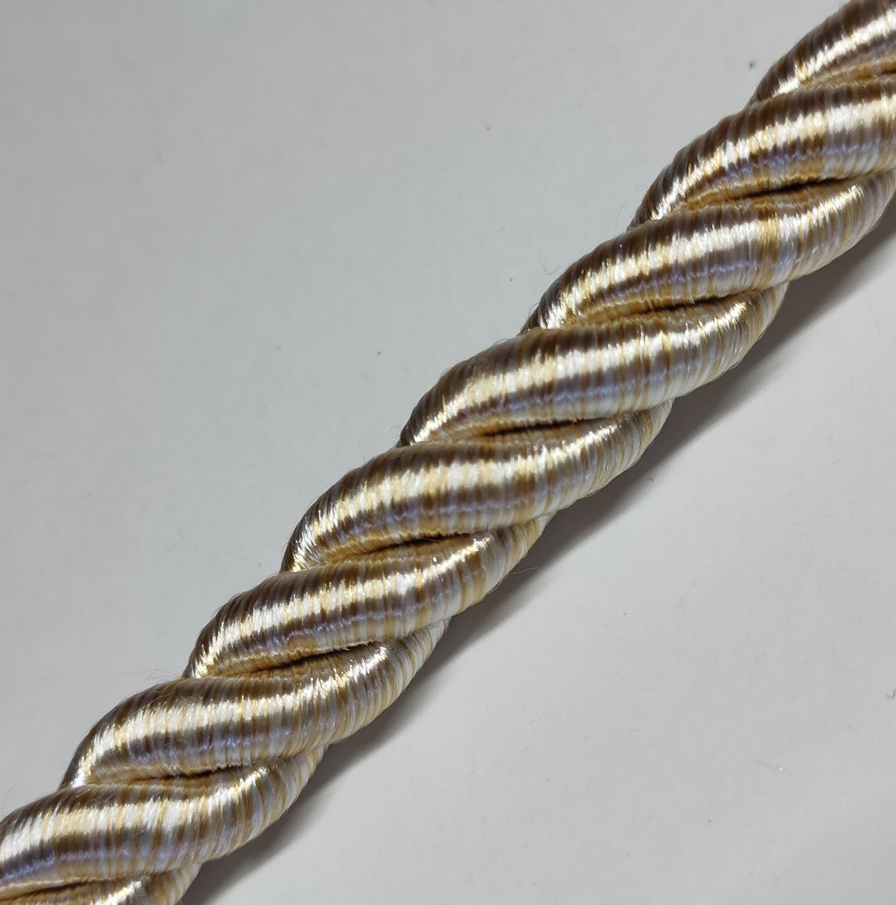 

Шнур декоративный idealtex 15Ш-10-15.0 , длина 10 м, диаметр 15 мм, Золотистый, 15ш15.0