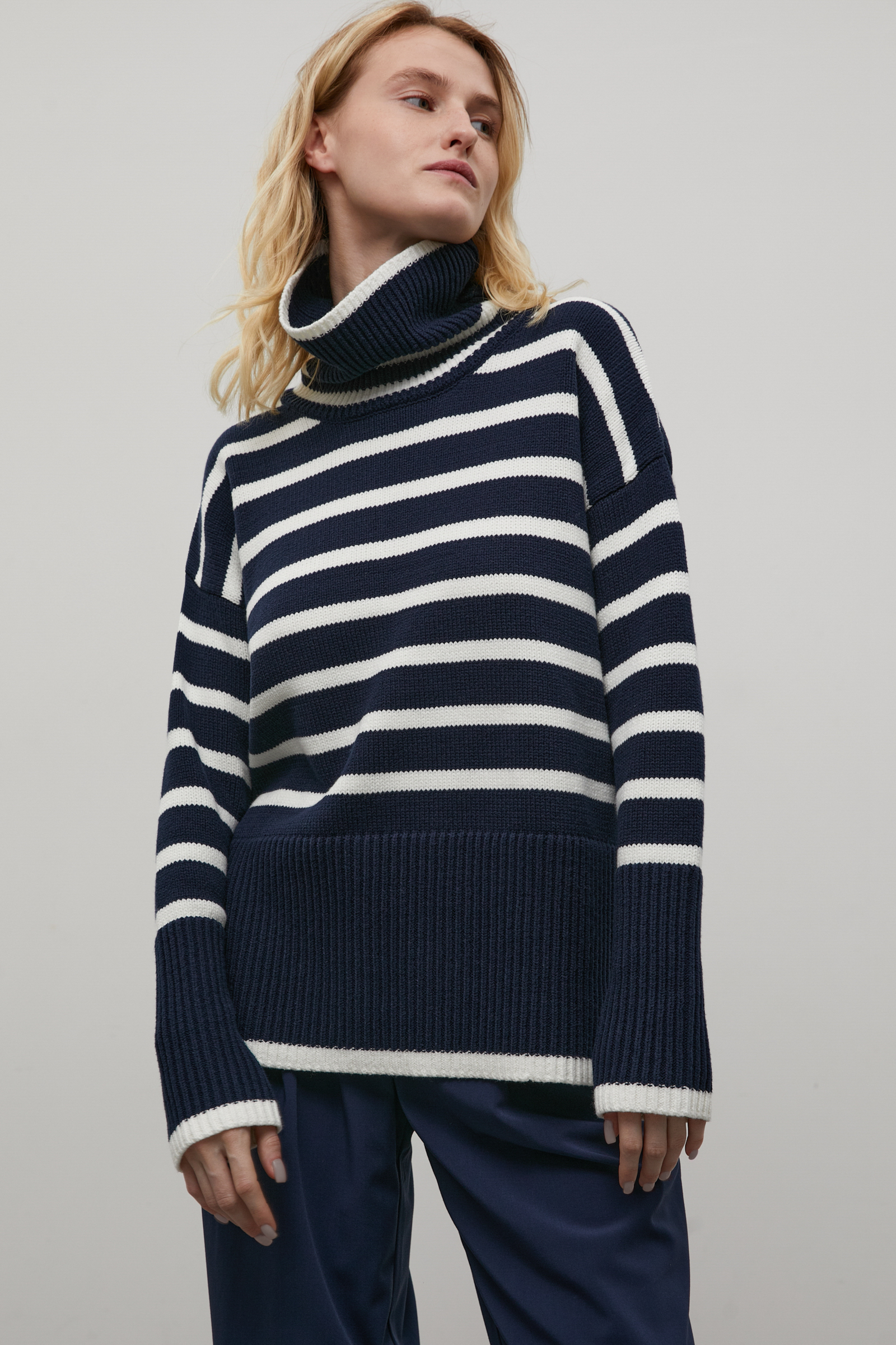 

Свитер женский Finn Flare FAC12133 синий 2XL, FAC12133
