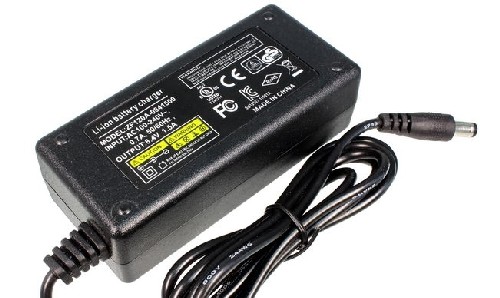 Зарядное устройство Battery Pack для Li-Ion аккумуляторных батарей 8,4В; 1,5А цифровой тестер аккумуляторных батарей rockforce