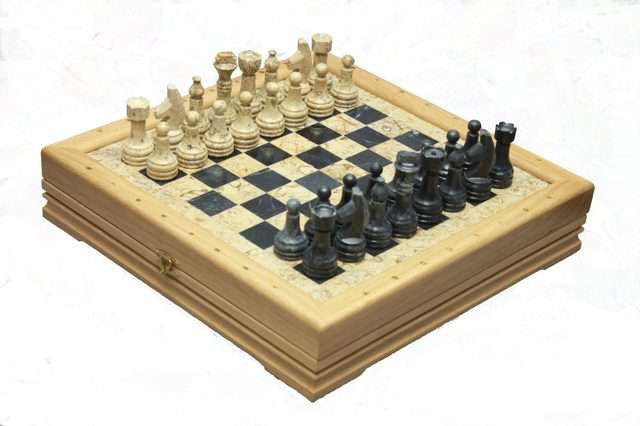Шахматы каменные средние (высота короля 3,10) 34*34 см 999-RTG-5387