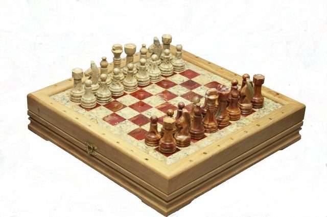 Шахматы каменные средние (высота короля 3,10) 34*34 см 999-RTG-5380
