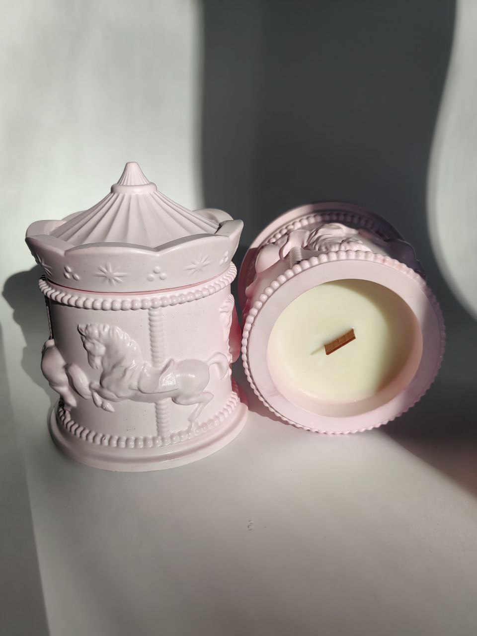 Свеча Millas candles из соевого воска Карусель, Миндаль и цветы вишни