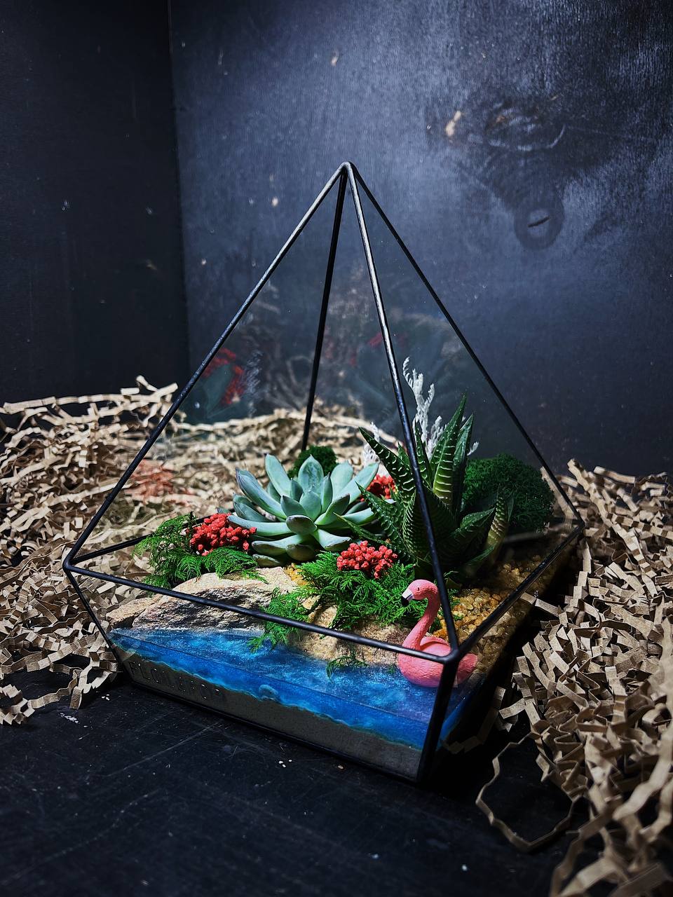 

Флорариум Flolefor с суккулентами Бриз 15х15х20 см, Голубой;зеленый;красный;прозрачный;черный, с суккулентами