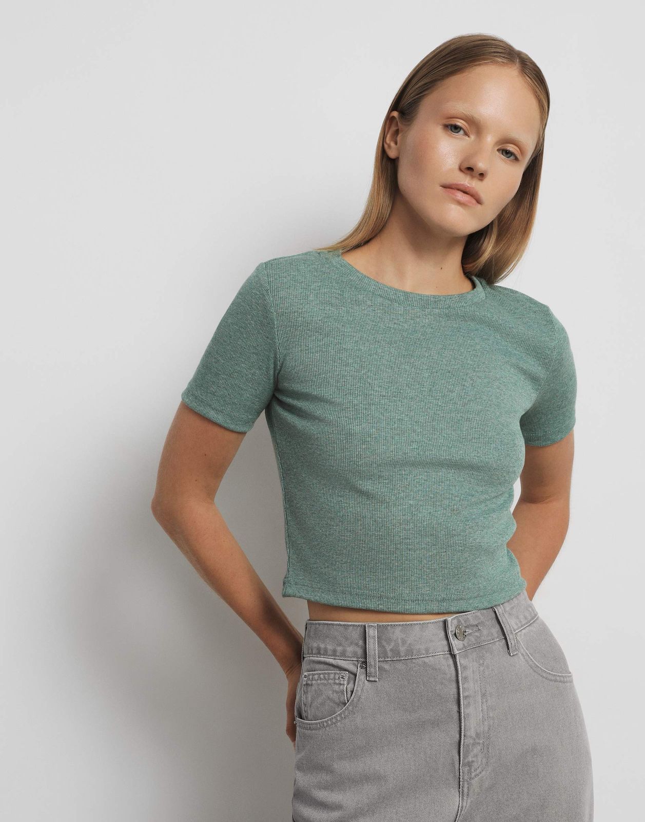 Кроп-топ женский Gloria Jeans GKT022082 зеленый меланж XL170 899₽