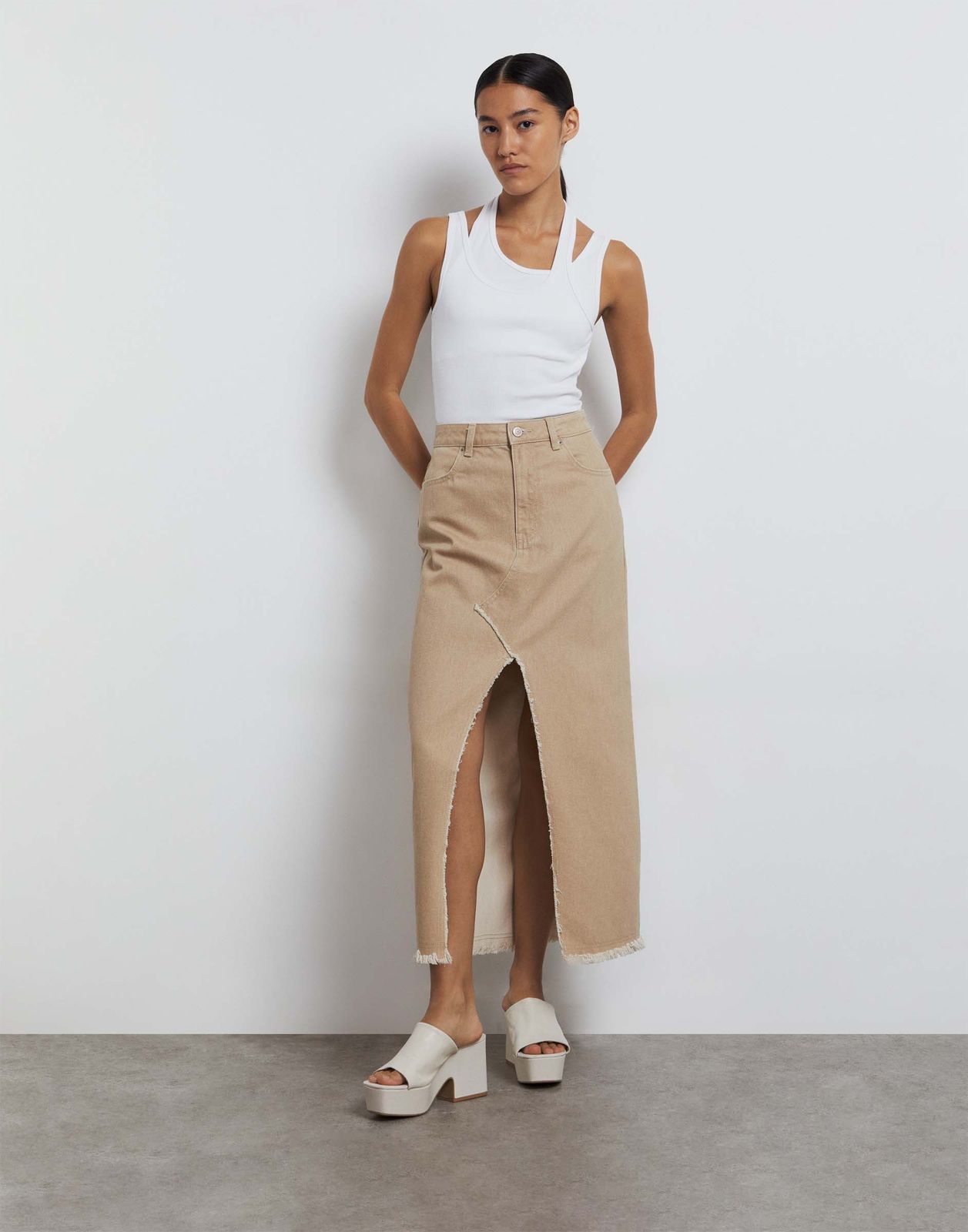 Юбка женская Gloria Jeans GSK018415 бежевый стоунвош M170 1999₽