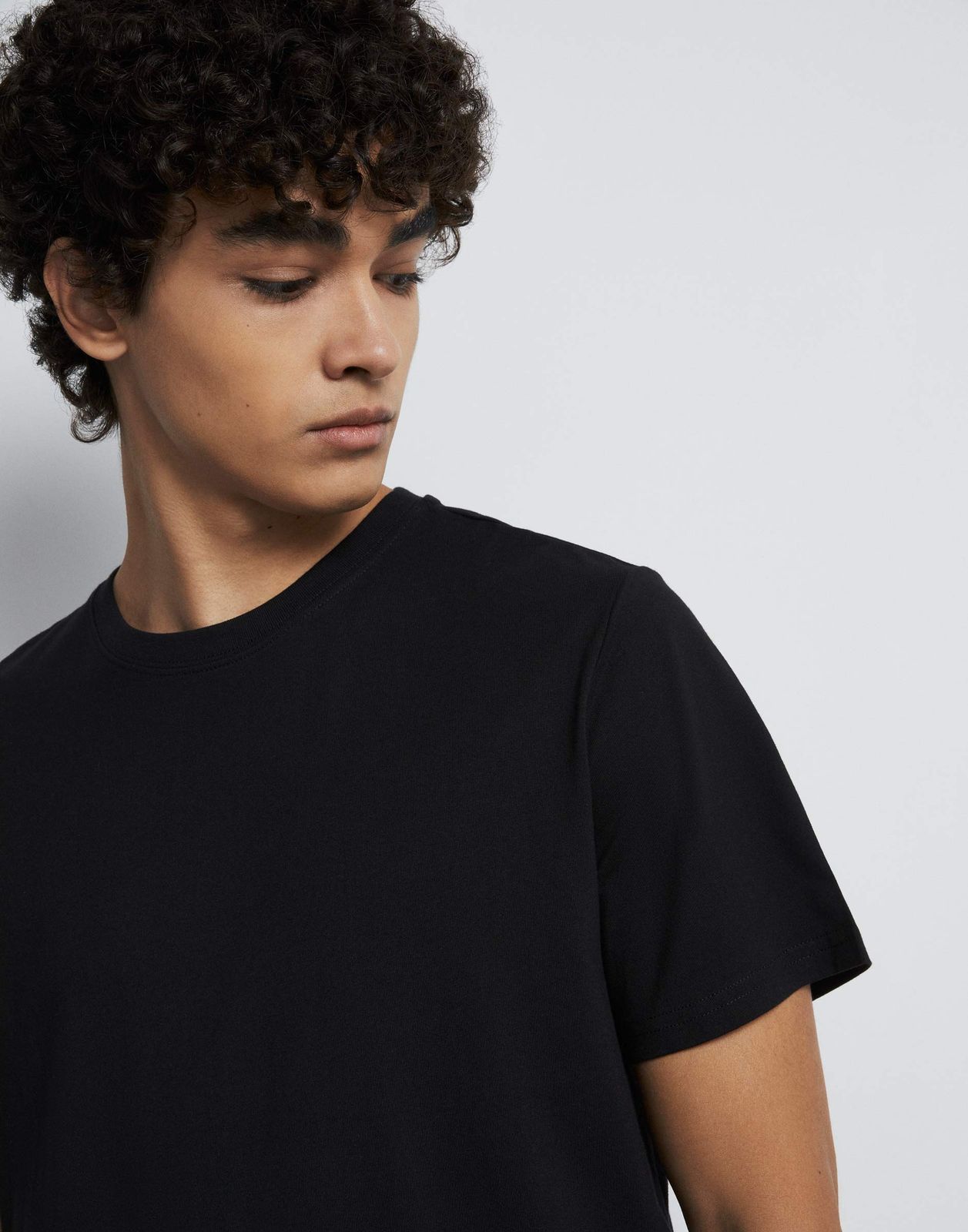 

Футболка мужская Gloria Jeans BKT012697 черная XXL (56), Черный, BKT012697