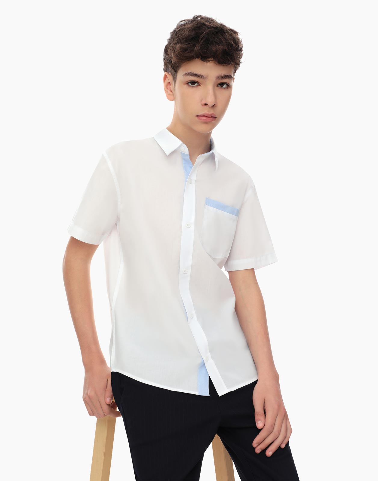 Белая школьная рубашка с коротким рукавом для мальчика