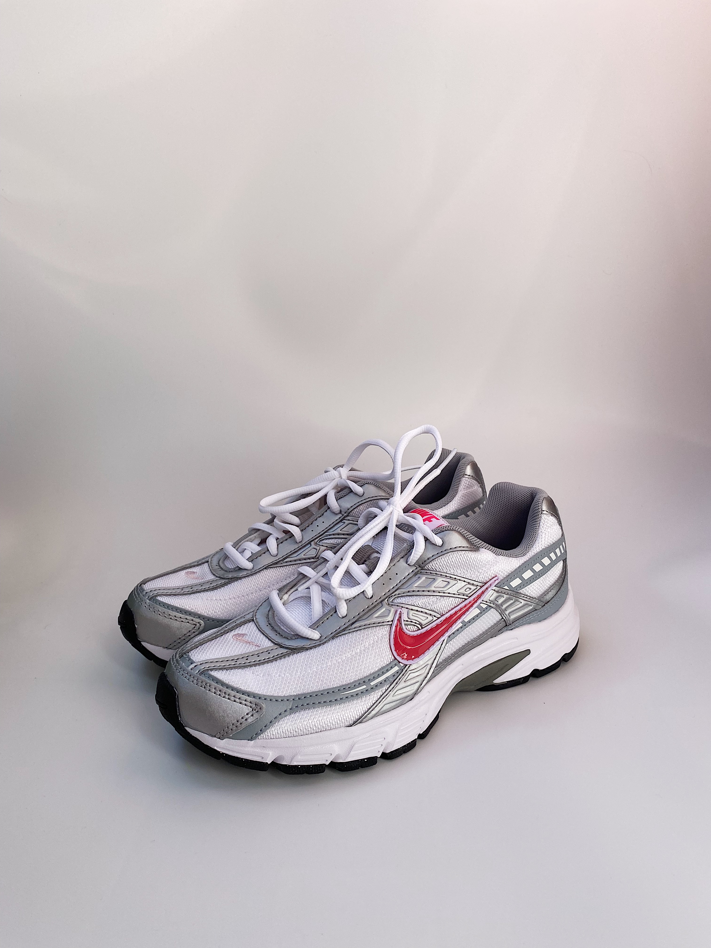 

Кроссовки женские Nike Initiator серые 38 EU, Серый, Initiator