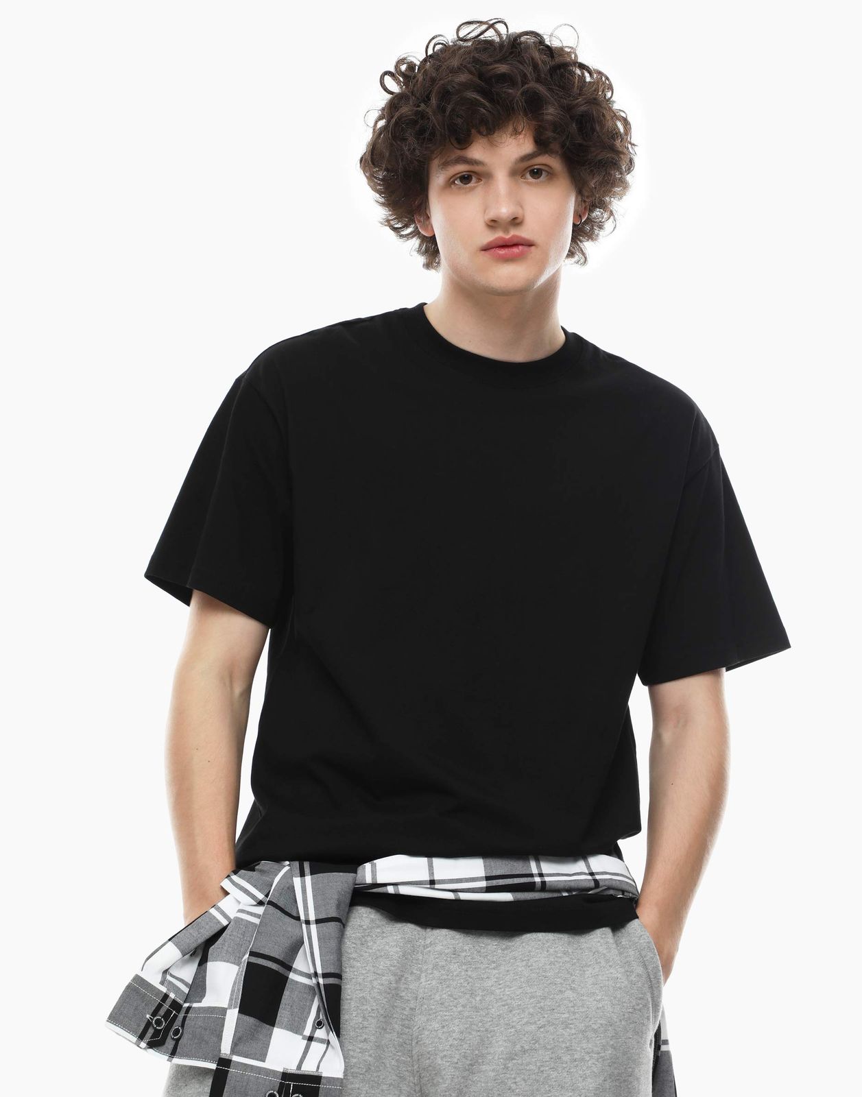 

Футболка мужская Gloria Jeans BKT012109 черная XS (40-42), Черный, BKT012109