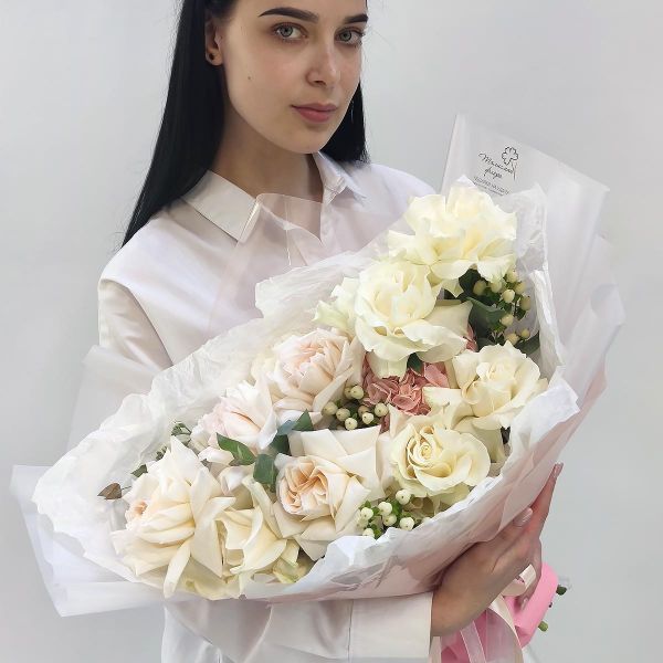 

Букет цветов, Талисман Флора, из роз, пионовидных роз с гортензией,B2112,54см