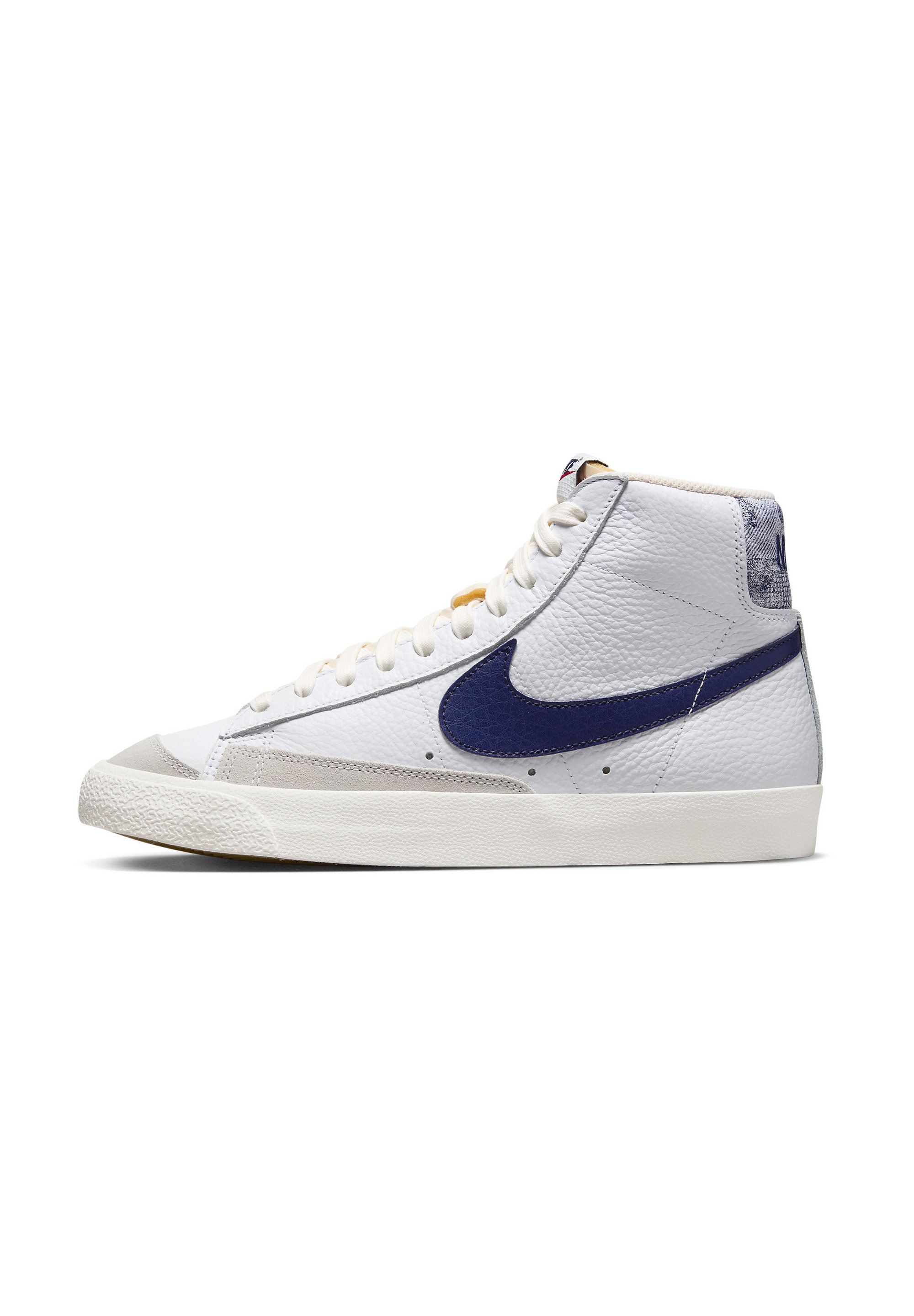 

Кеды мужские Nike Sportswear Blazer Mid '77 Na белые 44 EU (доставка из-за рубежа), Белый, Blazer Mid '77 Na