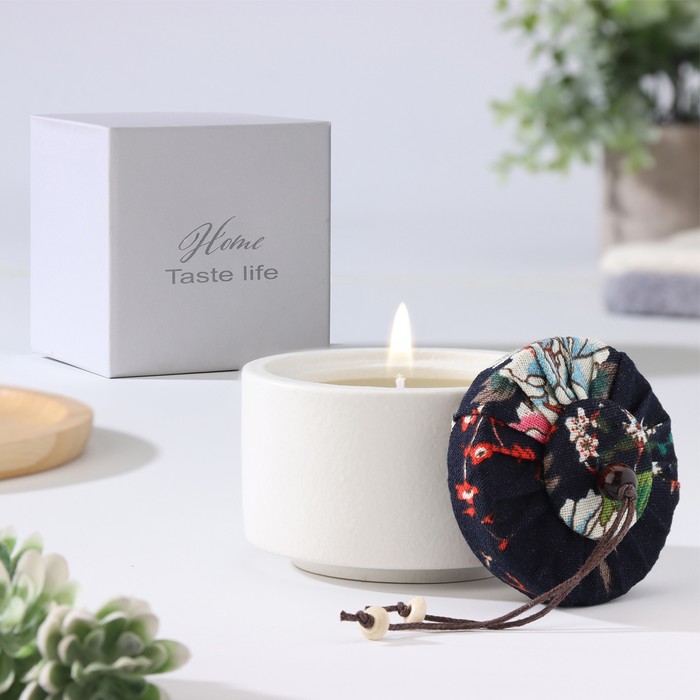 

Свеча ароматическая "Soy WAX", английская груша и фрезия, белая, 9х9 см
